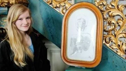 Thea Andersson, 14 år, har gestaltat hur Jesus talar till de gråtande kvinnorna.