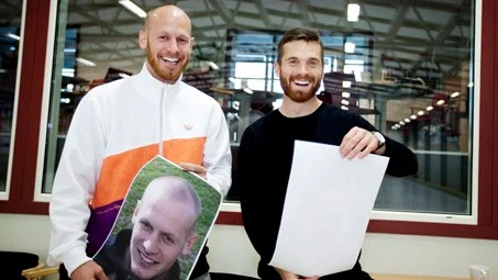 Johan Claesson och Petter Österberg med tidiga porträttbilder från Siriuskarriären. Österberg tyckte dock det behövdes censur.