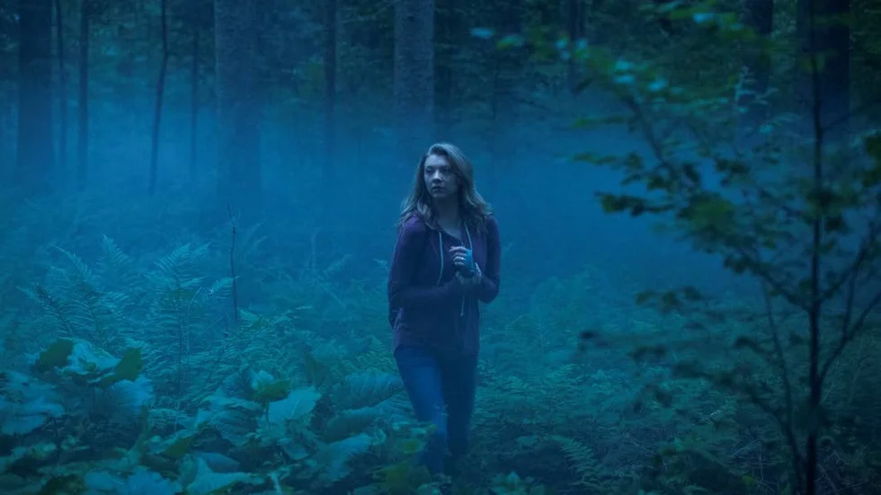 Modig syster. Natalie Dormer spelar huvudrollen, Sara i inte särskilt läskiga "The Forest".
