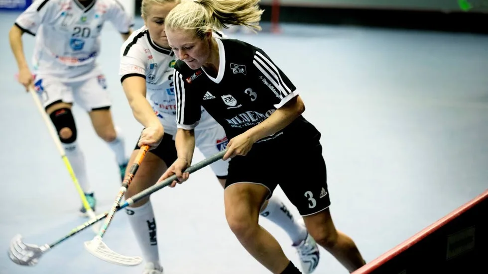 Annan matchtröja. Under söndagen spelar Iksus Amanda Delgado Johansson hemma mot sin gamla klubb FBC Uppsala.