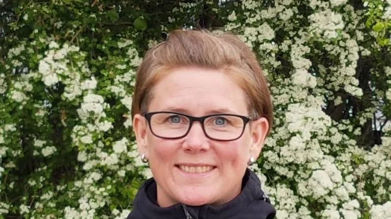 Mona Bergius är stadsträdgårdsmästare i Enköping.