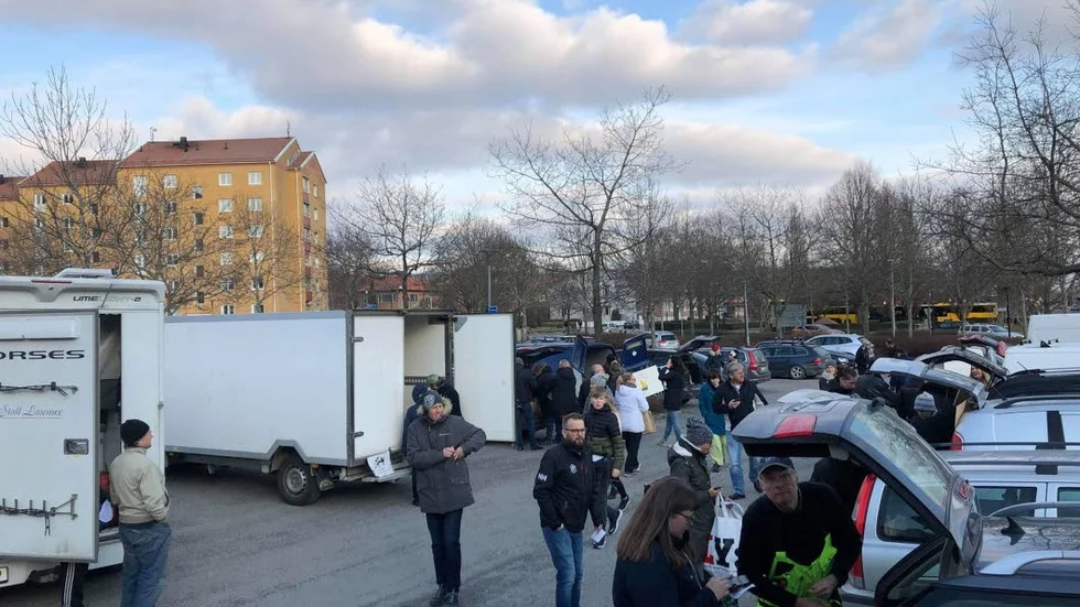 Den första utlämningenför Reko Enköping på parkeringen vid Fjärdhudragatan/Torggatan gick snabbt och smidigt enligt arrangören.