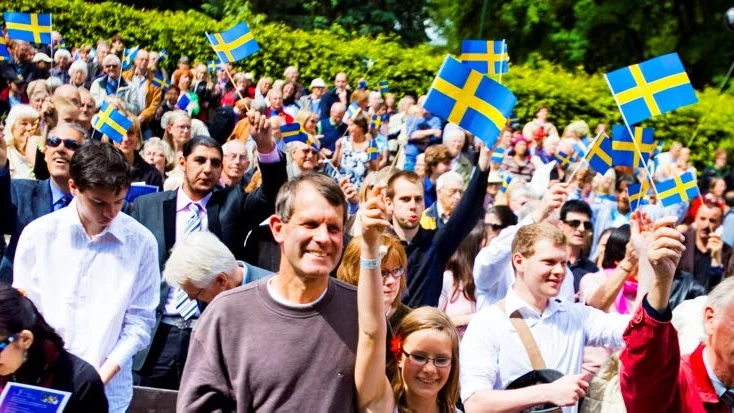 Flaggan blir bra att fläkta med under den varma nationaldagen.