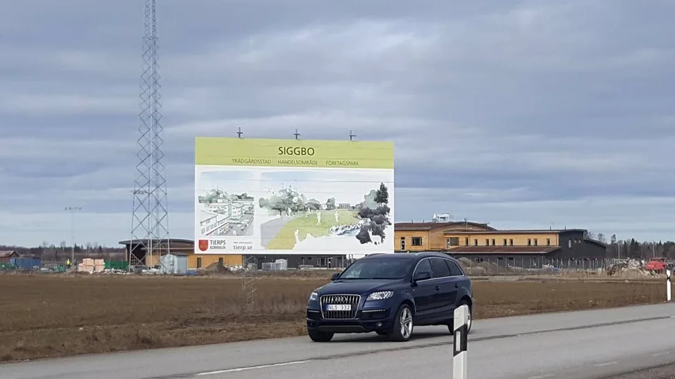 Tierps kommun planerar att sälja tre olika markområden i Triangelparken som ska ingå i den nya stadsdelen Siggbo trädgårdsstad samt den gamla brandstationen de närmaste åren.