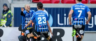 Firade – med en svart peruk
