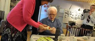 Mona blev presenten för 100-åringen