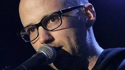 New Yorks största elektronikastjärna, Moby, är aktuell med nya albumet "Wait for me".