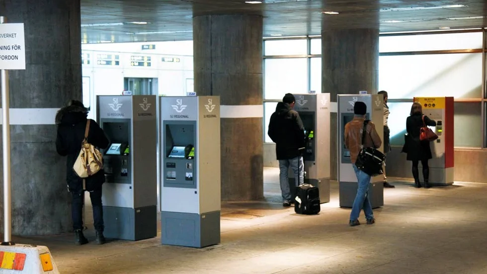 Besvärligt. Dåligt lösning att man måste köpa enkelbiljetter på Uppsalapendeln via automat, anser insändarskribenten.
