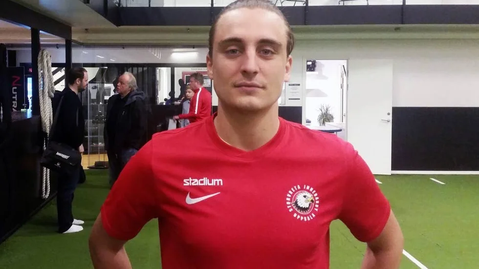 Ny på jobbet. Valdemar Ahlroth kliver in för sin första match i Strovretatröjan i IFU Arena mot Örebro.