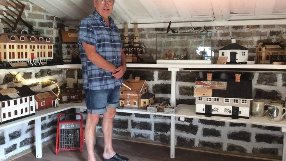 Miniatyrbyggen. Jan Westlund bygger minatyrer som vill visa hur bruket såg ut i forna dagar.