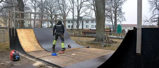 Skejtrampen i Stadsparken får ny yta inför sommaren