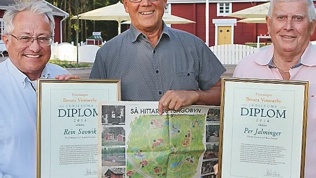 Ordförande Mikael Sandström överlämnade diplom till Rein Soowik och Per Jalminger.
