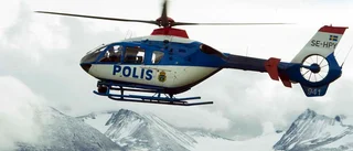 Därför hovrar polishelikoptern i fjällen
