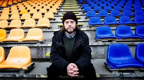 Magnus Josephson har bevittnat våldet på de stora arenorna. Men på Studenternas råder lugnet, åtminstone än så länge.