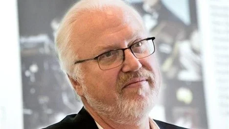 Får fallskärm. Magnus Bäckström, tidigare vd för Uppsala konsert & kongress.