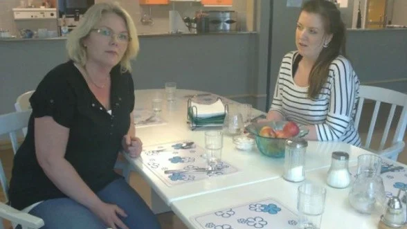 Undersköterskorna Renée Gunnarsson och Johanna Nilsson förstår inte kritiken mot äldreboendet.