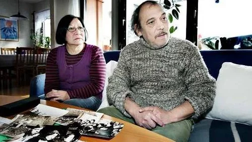 Olga Maureira Munoz skall tillsamman med sin make Luis Miranda Bruna åka till Chile för att begrava sin far och bröder som funnits döda i en grotta efter Pinochetjuntans framfart