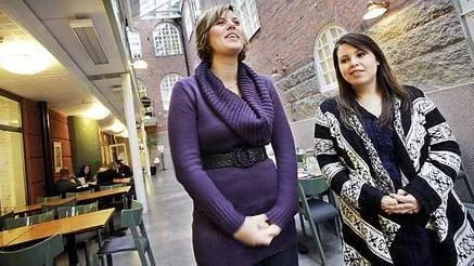 Julia Engström och Katherine Torrico går första terminen på lärarutbildningen i Uppsala och stortrivs. Det är den utbildning som är flesta behörigas förstahandsval i höst.