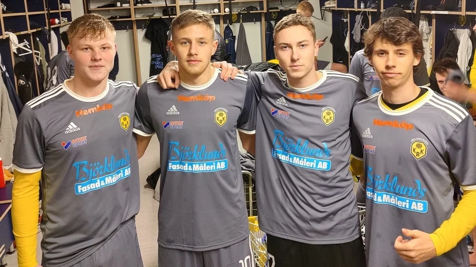 Maurizio Fagotti, längst till höger, kommer spela kvar i Kisa BK. På bilden syns de övriga målskyttarna i träningsmatchen mot Gullringen: Oskar Olsson Grönqvist, Adam Härnström och Daniel Arnesson.