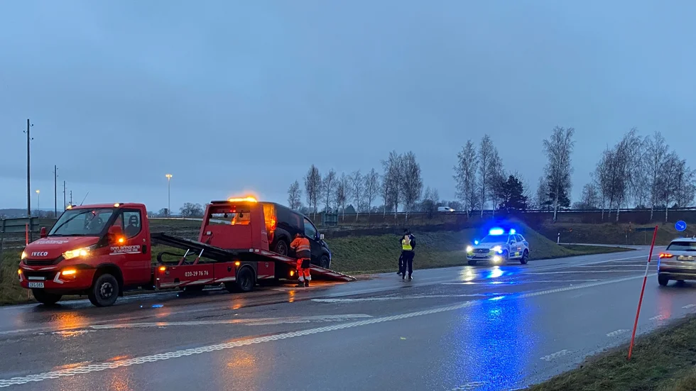 Vid åttatiden bärgades ett av fordonen som var inblandade i olyckan.