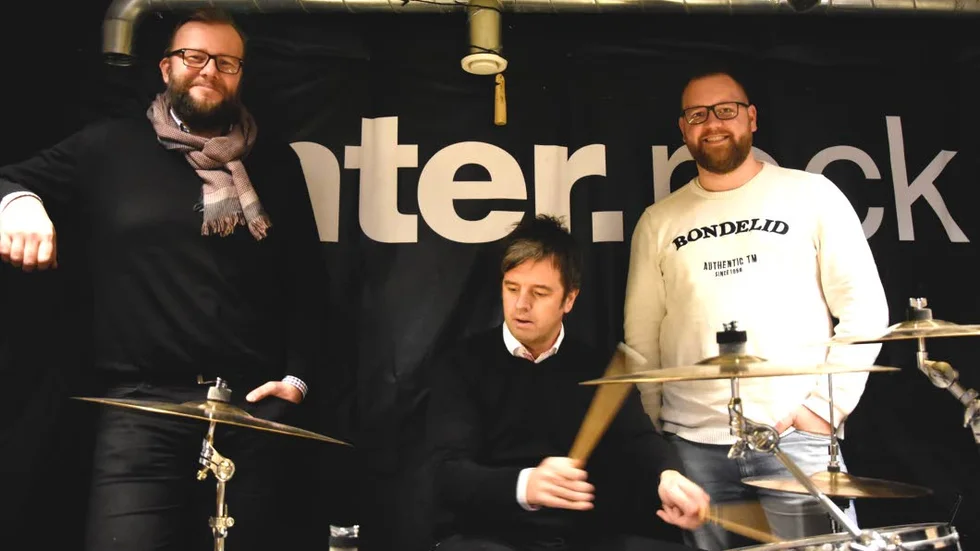 Givmilda. Vinterrock startar PROBONO-Fonden för att stöjda unga som har det svårt. Från vänster: Joacim Flodmark (munspel), Magnus Ahlqvist (trummor) och David Granström (piano). Övriga bandmedlemmar är Johan Berg (sång), Lars Eklöf (gitarr) och Lars Sjöberg (bas).