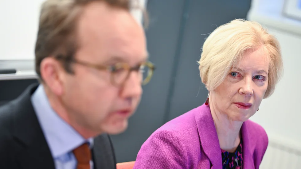 Björn Eriksson, generaldirektör Läkemedelsverket, och Emer Cooke, generaldirektör för europeiska läkemedelsmyndigheten (EMA), håller presskonferens.