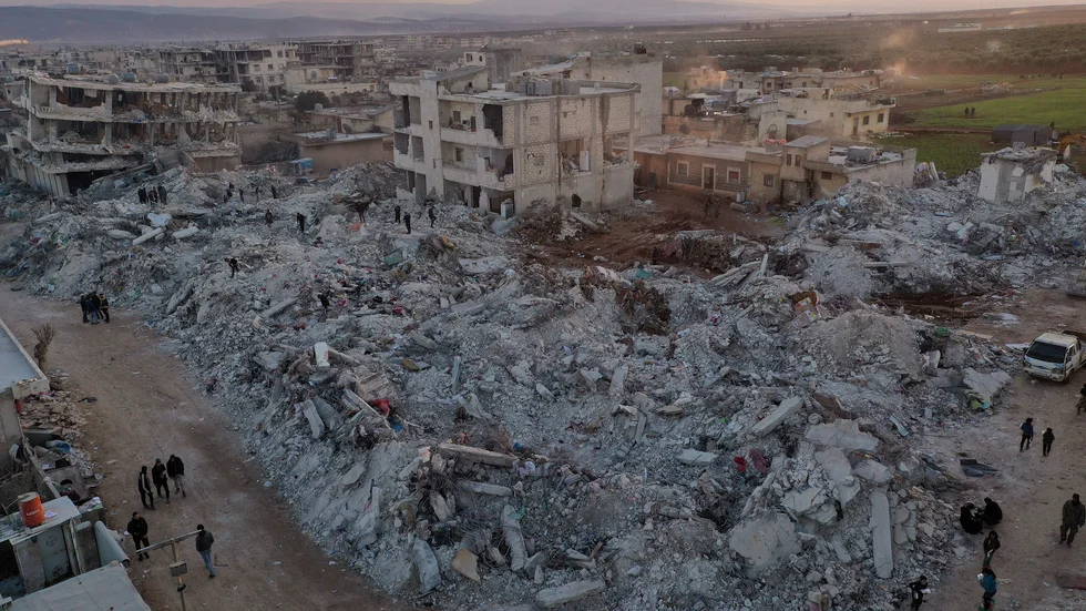 Förödelse efter jordbävningen i staden Jinderis i norra Syrien.