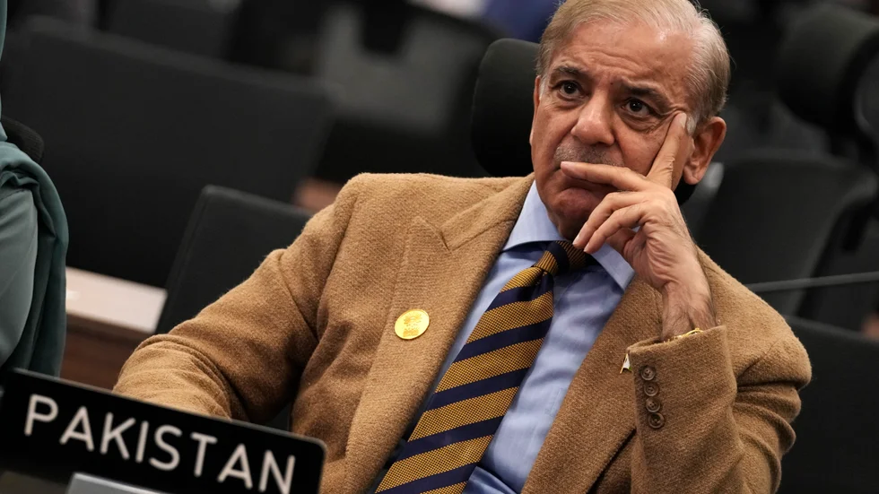 Pakistans premiärminister Shehbaz Sharif uppmanar till protester efter koranbränningen i Stockholm i juni. Arkivbild.