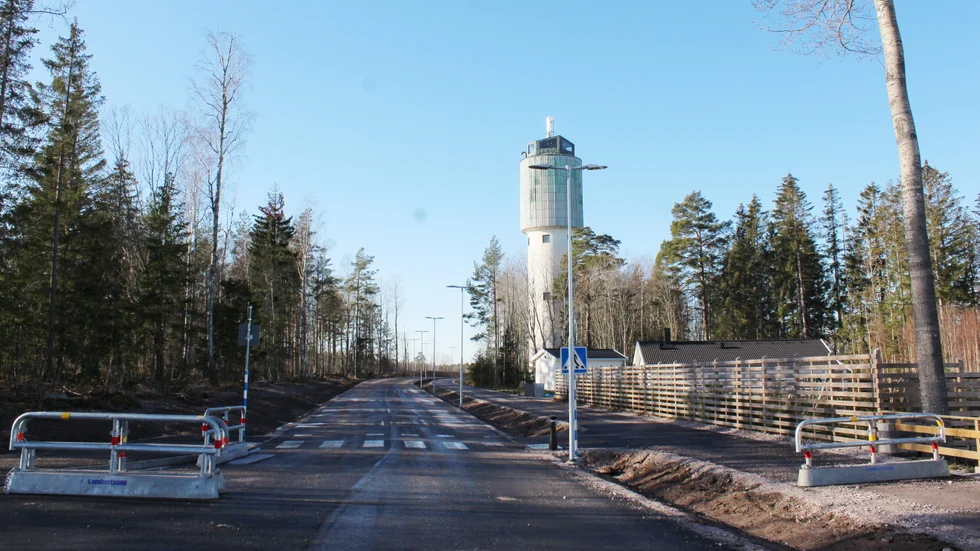 Snart kommer man att kunna köra den nya Forellvägen i Västervik, förbi vattentornet på Gertrudsvik.