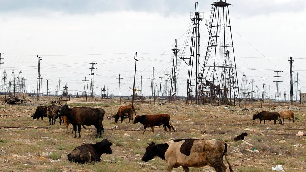 Skribenten befarar att det energirika Kaukasus kan bli en plats för konflikter. Bilden föreställer ett oljefält i Azerbajdzjan.