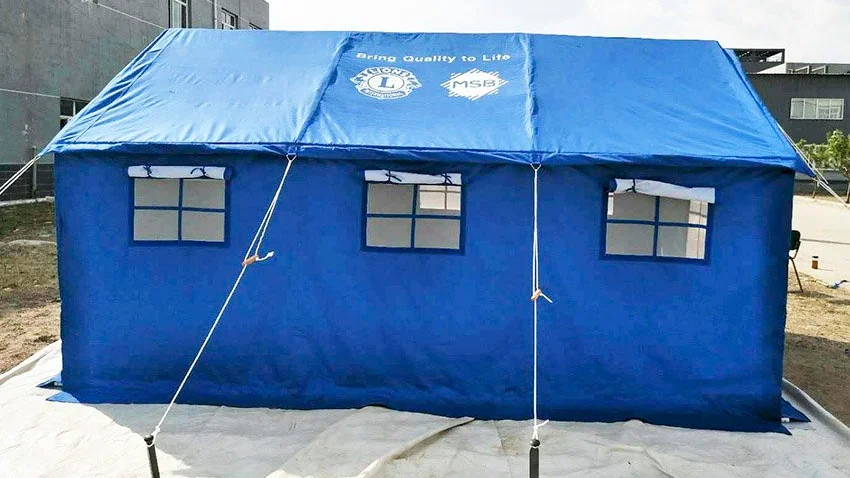Tält av den här typen sänds till Turkiet under söndagen. Pressbild.