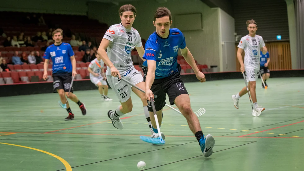 Anton Andersson gjorde två av målen när Öjebyns IBF var nära en mirakelvändning på bortaplan. (Arkivbild) 