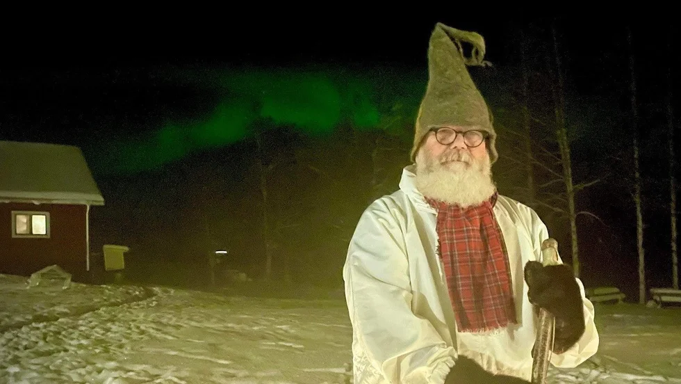 "Min systerdotter som är sju år kände inte igen mig och ett annat barn sa att jag inte var den där läskiga tomten som kom ifjol. Jag har ingen sån där läskig Rusta-mask som mer skrämmer. Jag kör det mer naturligt med frostbitna kinder, 26 grader kallt och lite snö i luvan", sgäer Toyne Ringwald.