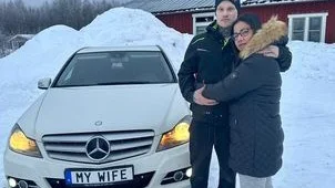 Andreas Karlsson ville uppmärksamma sin hustru Nonglak Karlsson. "Hon är underbar."