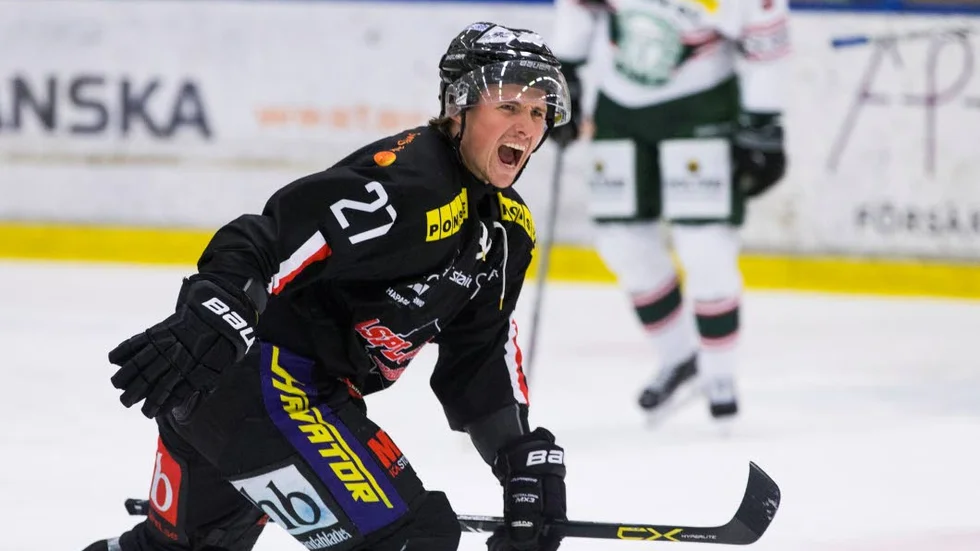 Bra match. Simon Olsson fick jubla ordentligt i lördags. Han gjorde två mål i Asplövens 6–0-seger mot Tingsryd.