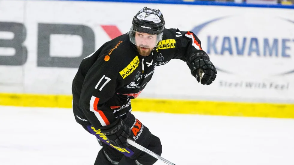 Hjälte. Jarkko Hattunen bjöd på två snygga straffmål och bröt Asplövens Västeråsförbannelse.