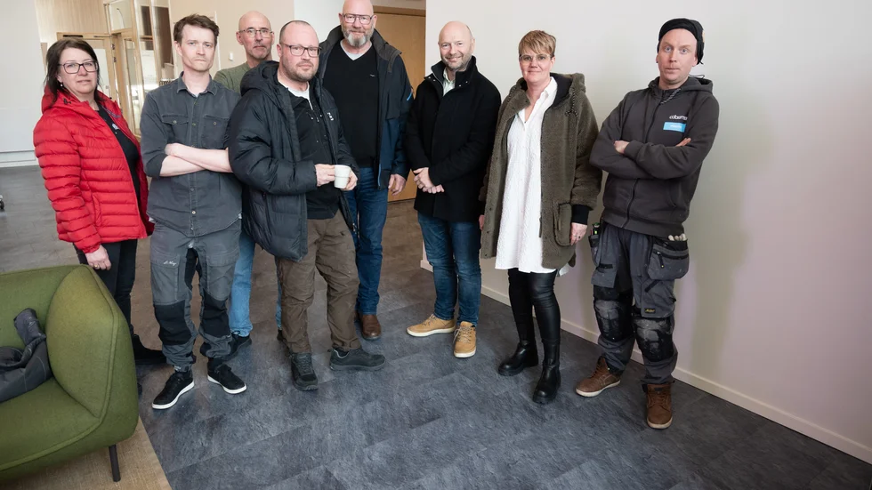 Många personer med koppling till Mårdsel kom till samrådet. och ingen av dem vill ha vindkraft i området. Från vänster: Marita Björk, Sven Norman, Jesper Karlsson, Mats Skytt, Anders Björk, Glenn Douglas, Camilla Åberg och Jonas Eriksson.