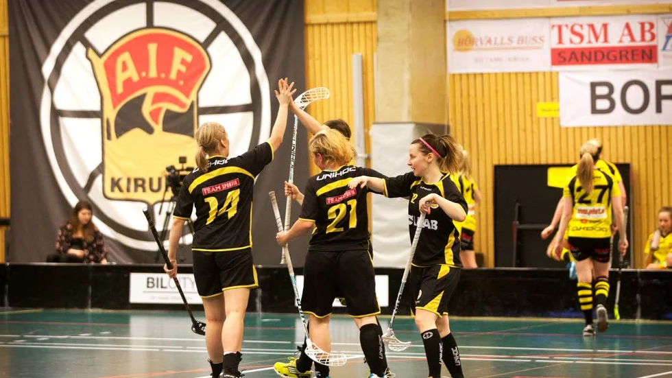 JUBEL. Kiruna AIF fick glänsa på hemmaplan i matchen mot Notviken som slutade 15-6.