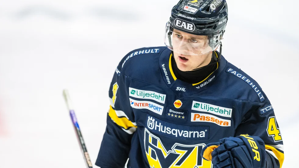 HV71:s säsong i SHL tog slut, men Emil Andrae spelar vidare i AHL för att visa upp sig på nära håll för NHL-laget Philadelphia Flyers som draftade honom 2020.