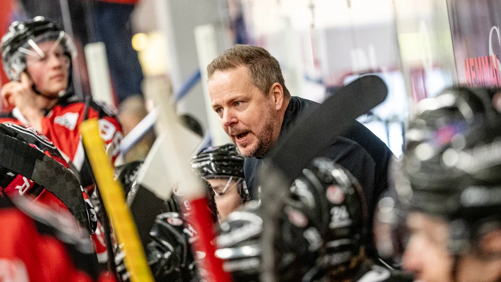 Att Mikael Aaro skulle lämna Piteå Hockey efter säsongen har varit känt länge, men visst var sista matchen ändå känslosam. "Självklart känns det speciellt", säger Aaro. (Arkivbild)
