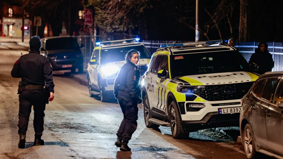 Politi i Oslo på plats i Tøyen, ett av de utpekade områdena i Oslo.