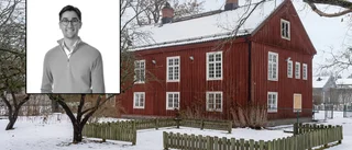 Folkskolan blev fattighus och förskola – nu säljs unika fastigheten som bostad: "Tiden har fått stå stilla – det är väldigt häftigt"