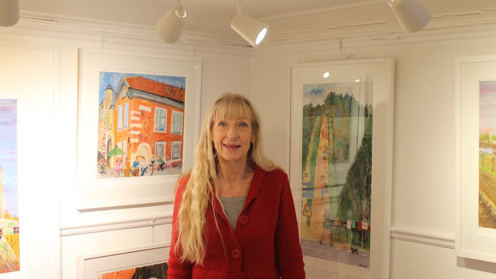 Vadstenakonstnären Anlouice Silverwitt i sin lokal i Vadstena. Hon lämnar den den sista januari 2023.