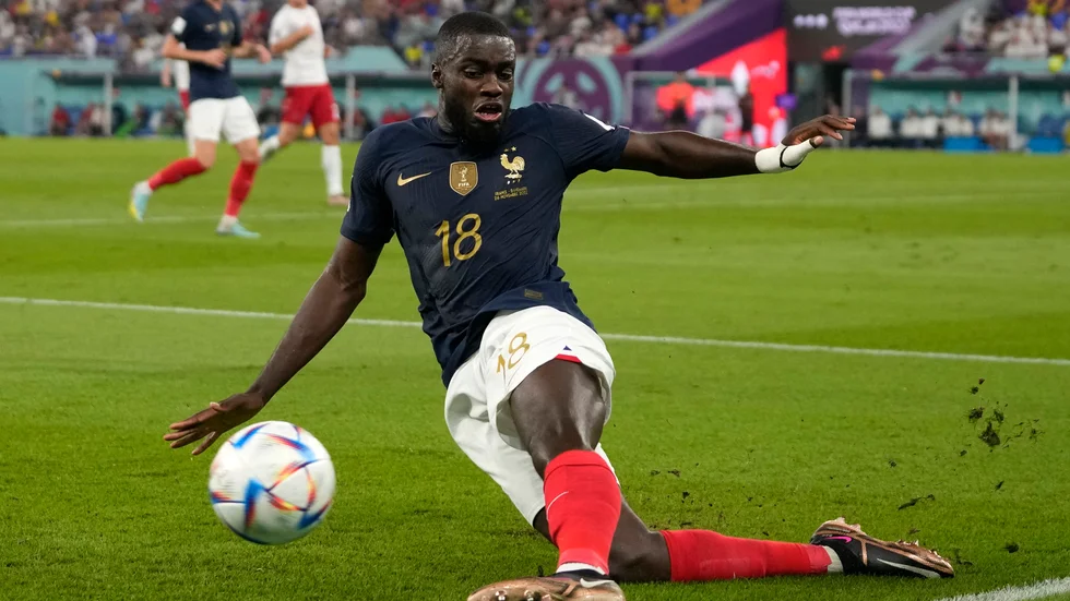 Frankrikes Youssouf Fofana har gått från att servera pizzor till att servera passningar i fotbolls-VM.