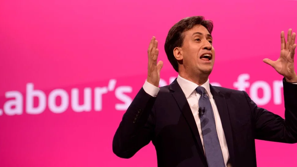 Partiledaren och premiärministerkandidaten Ed Miliband går till hårt angrepp mot den konservativa regeringens nedskärningar och privatiseringar.