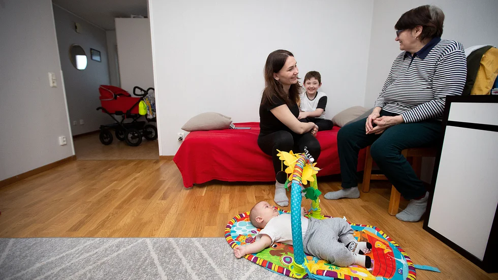 Tetiana Voloshyna och hennes mamma Halyna bor i Bergsviken tillsammans med sonen Nikita, åtta år, och hans lillebror Demyan, fyra månader. Familjen visste inte var de skulle ta vägen när den ryska invasionen av Ukraina skedde.