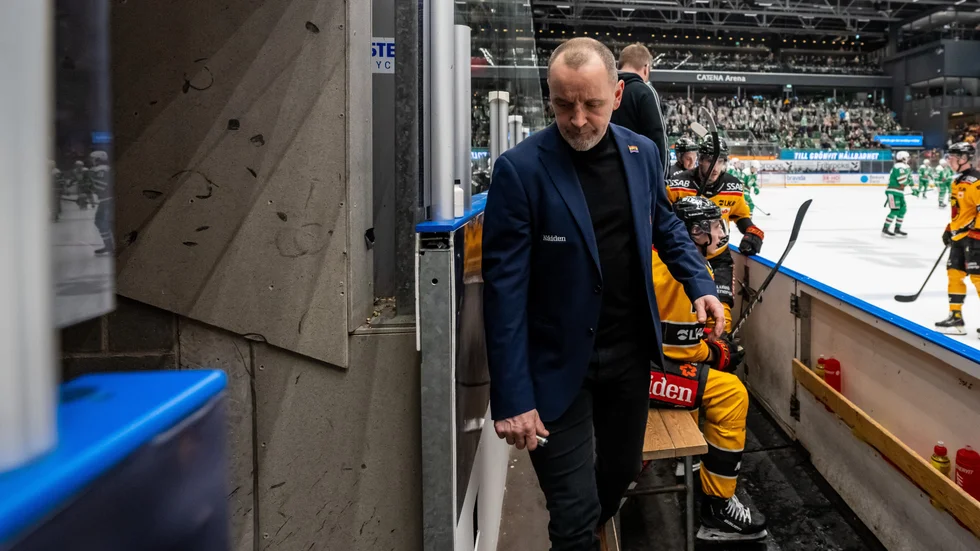 Luleå Hockeys tränare Thomas "Bulan" Berglund var fåordig efter matchen när han fick frågan om vad som hade hänt med centern.