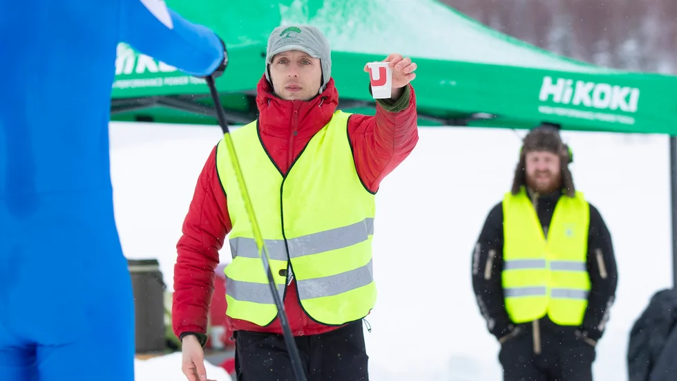 Joel Đapić Öberg från Niemisel är en av flera som ställer upp ideellt för att Råneälvdalsloppet ska går att genomföra. 