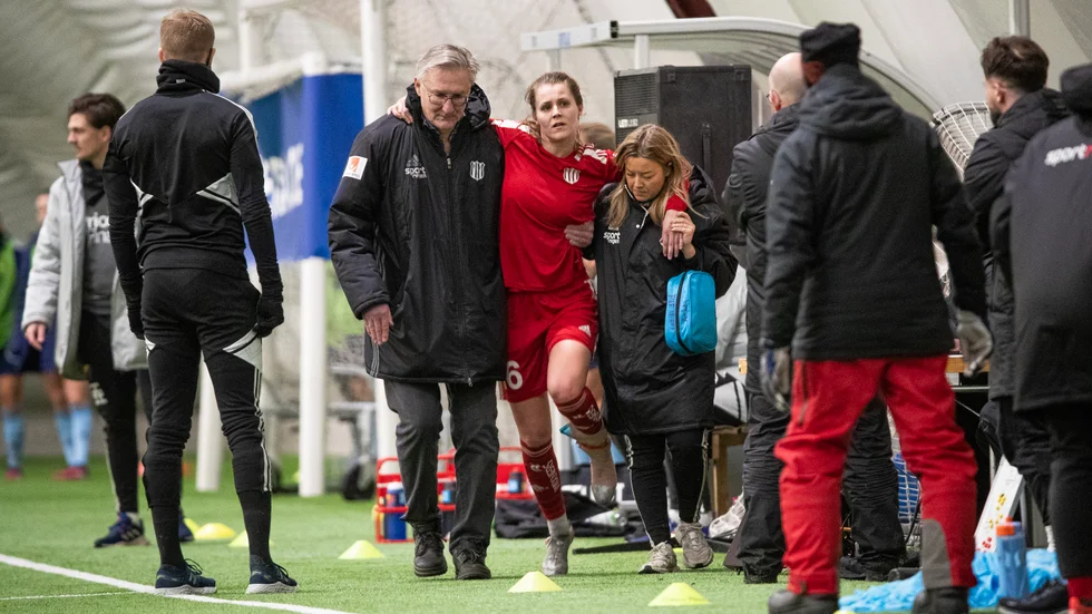 Maja Green gjorde 1-0-målet och skadade sedan ena benet i söndagsmatchen mot Djurgården. Ytterst tveksamt att hon kan spela i cupsemifinalen mot Hammarby på söndag.