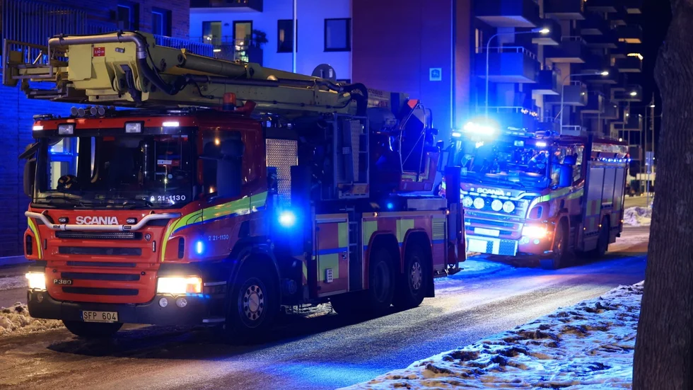 Rökutveckling i en lägenhet på Kungsängsesplanaden. Flera brandbilar ryckte ut.